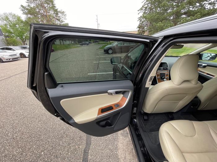 2017 volvo xc60 t6-inscription-awd with 83143 miles for sale near eden-prairie, minnesota 5fa89e3d82af41e39490b538916fd11f.jpeg