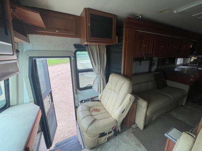 2006 freightliner x-line-motorhome - with 27483 miles for sale near elk-river, minnesota 5fb2f0f29af54da8b7f8a57048fb9164.jpg