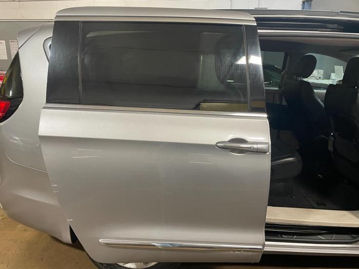 2017 chrysler pacifica touring-l with 146565 miles for sale near elk-river, minnesota 601a5e0c26ec493195e704798201e461.jpg
