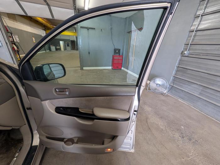 2004 toyota sienna le---7-passenger with 223147 miles for sale near elk-river, minnesota 601e35620d754523b9195b15b1dd3534.jpg
