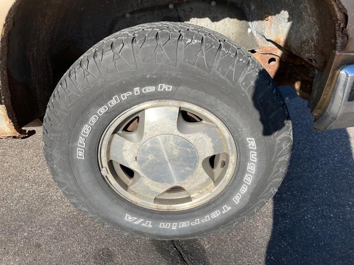 1999 gmc suburban 1500-4wd with 201982 miles for sale near elk-river, minnesota 60267f9bada74680a921acc941186c16.jpeg