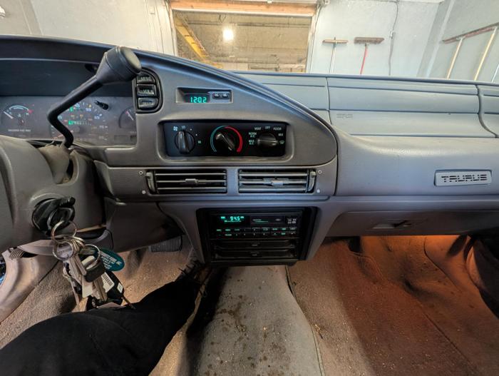 1995 ford taurus gl with 206115 miles for sale near elk-river, minnesota 6043e1d7d49048b1a09f60b7621472ac.jpg
