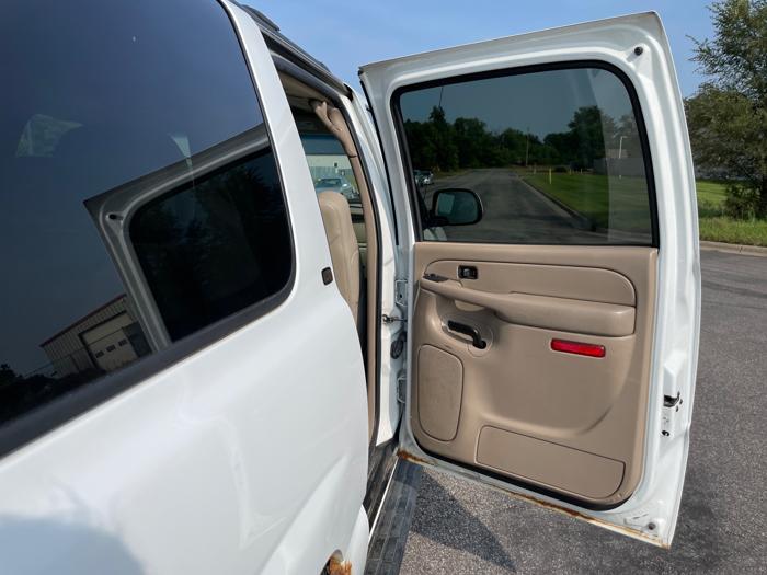 2006 chevrolet suburban 1500-4wd with 216944 miles for sale near elk-river, minnesota 60755663d01b4b6c96264d1cc3ecce30.jpeg