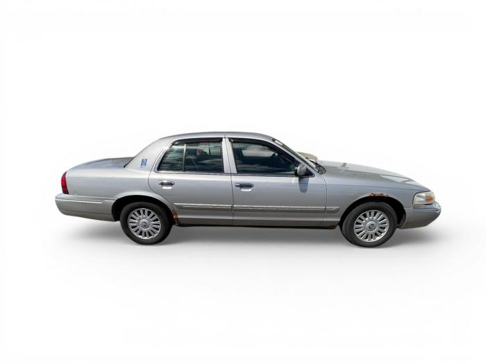 2007 mercury grand-marquis ls-premium with 176182 miles for sale near elk-river, minnesota 610e85823a224121ae497d3f431c530e.jpg