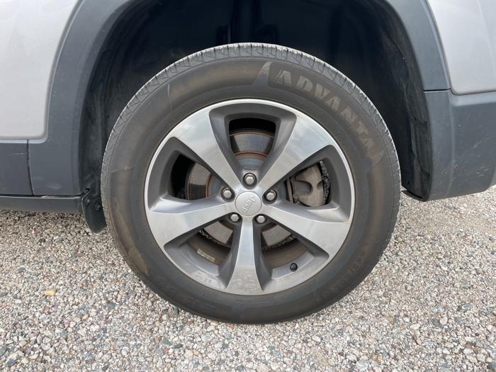 2020 jeep cherokee limited-4wd with 154732 miles for sale near elk-river, minnesota 61a106bbacd94b90b2a85fc76ef58e54.jpeg