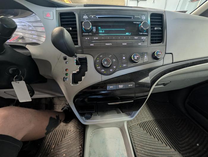 2011 toyota sienna le-8-pass-v6 with 180000 miles for sale near elk-river, minnesota 61c12c9677d24bb9b2386cfde188b8cb.jpg