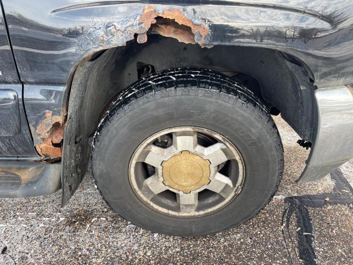 2004 gmc yukon-xl 1500-4wd with 247582 miles for sale near fridley, minnesota 62b4678b25f6450c92acb202505955f9.jpeg