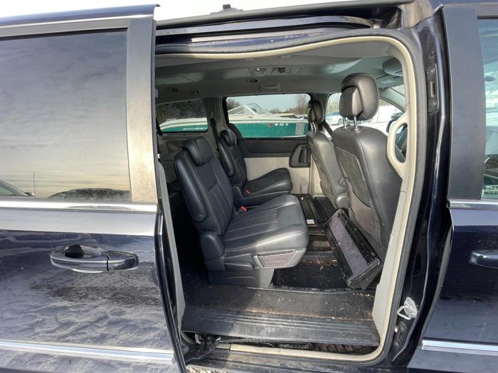 2010 chrysler town-and-country with 188772 miles for sale near elk-river, minnesota 656862e062024f63807de7990d6373c2.jpg