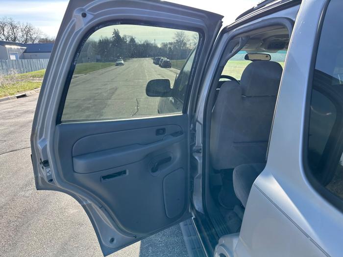 2005 chevrolet tahoe 2wd with 202904 miles for sale near elk-river, minnesota 65c46eb546a342f3979d3dd5968d2c87.jpeg