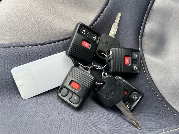 2001 ford escape xls-2wd with 238125 miles for sale near elk-river, minnesota 6676969a3aba413dab0bfbc15d2a5256.jpeg