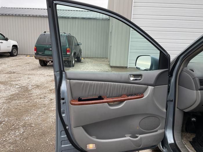 2004 toyota sienna xle with 284688 miles for sale near elk-river, minnesota 66d606c5454b46159cde9a8f88de8e6b.jpg