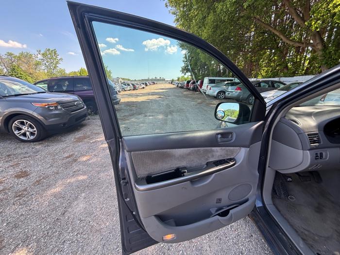 2007 toyota sienna ce-fwd-7-passenger with 198735 miles for sale near elk-river, minnesota 66fb97165f4a4b28ae38f8fb90c6f40f.jpeg