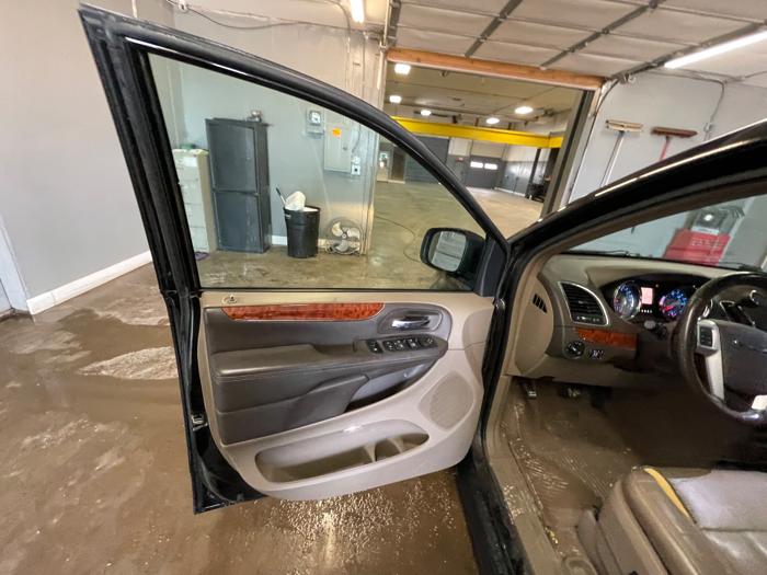 2016 chrysler town-&-country touring with 160048 miles for sale near elk-river, minnesota 673cdf2c524b484e99dabd40a4d9ffb0.jpeg