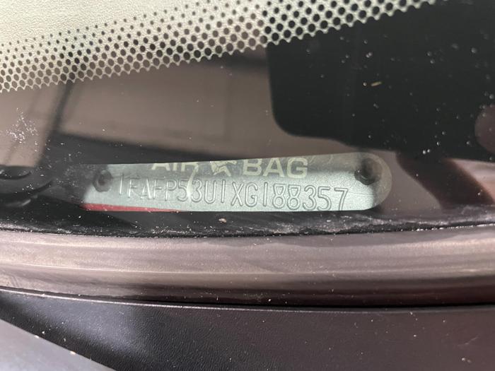1999 Ford Taurus