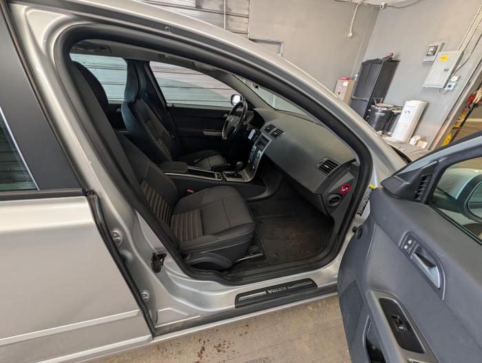 2010 volvo v50 2.4i with 116301 miles for sale near elk-river, minnesota 67a418f8c5fc4039bfae82ceeccd90b4.jpg