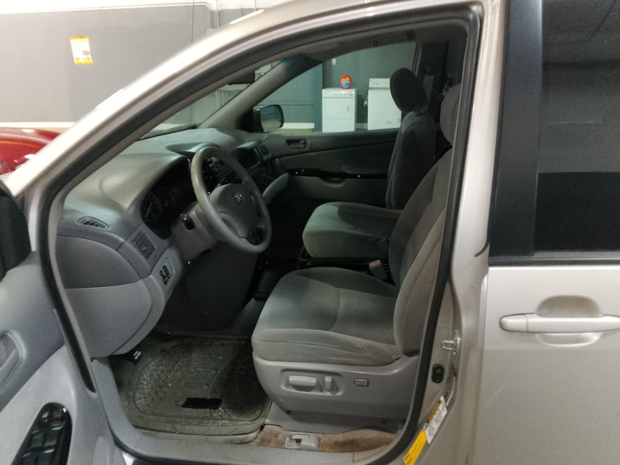 2005 toyota sienna with 153699 miles for sale near elk-river, minnesota 67f7d2b386d4485ca2a0feb1fc60d0f9.jpg