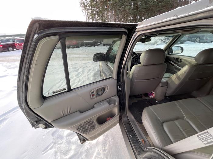 2000 oldsmobile bravada 4d-suv-awd with 113933 miles for sale near elk-river, minnesota 6813eda7390043aea8257260d9e62d2f.jpeg