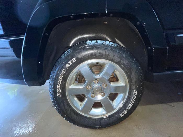 2007 jeep commander sport-4wd with 142319 miles for sale near elk-river, minnesota 686f4a583c5a4128beed88c2795f687e.jpeg