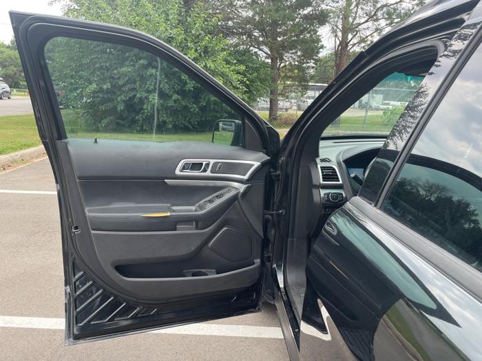 2015 ford explorer xlt-4wd with 162231 miles for sale near burnsville, minnesota 68af197bcaf34e2f9abac409eb83790a.jpeg