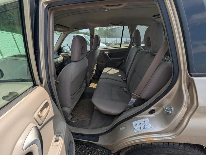 2004 toyota rav4 4wd with 233625 miles for sale near elk-river, minnesota 68e3ec33fa68457686c963ad82f2ab1f.jpg