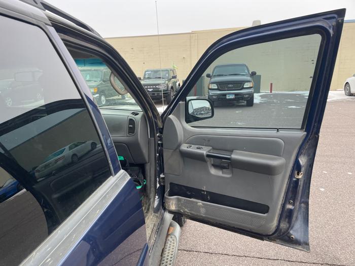 2004 ford explorer-sport-trac xls-2wd with 131988 miles for sale near redwood-falls, minnesota 690db9ce635e4cd78cbbeebfc2a707d0.jpeg