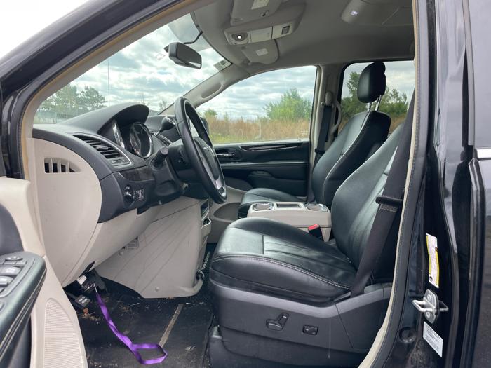 2016 chrysler town-&-country touring with 144645 miles for sale near elk-river, minnesota 6974f66921db4e73bb3b37e74db936d8.jpeg