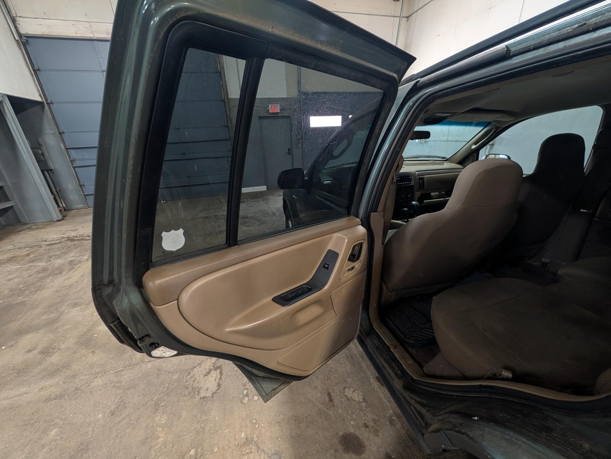 2004 jeep grand-cherokee laredo-4wd with 184162 miles for sale near elk-river, minnesota 6986b297838a4af5b087047a330ea06c.jpg