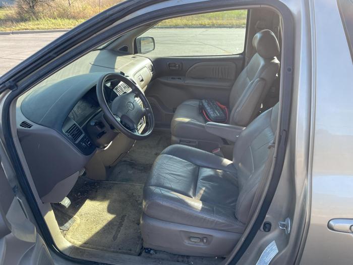 2000 toyota sienna le-xle with 135067 miles for sale near elk-river, minnesota 6a264fddf43d400884455694c9688303.jpg