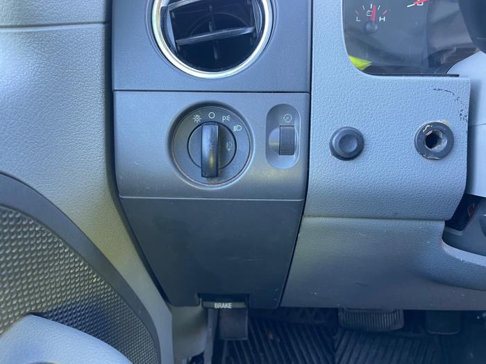 2005 ford f-150 xlt with 274535 miles for sale near fridley, minnesota 6a58d74e452f44f29cdecbbcdb41a152.jpeg