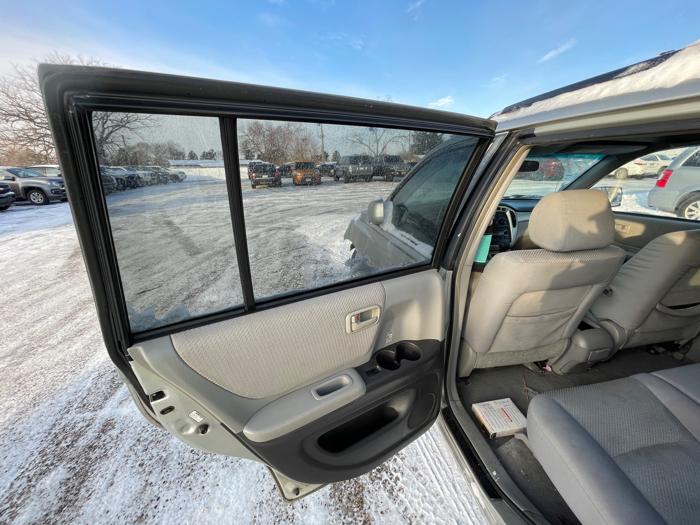 2006 toyota highlander limited-v6-2wd with 273929 miles for sale near fridley, minnesota 6a66e05ec817470abfb51d05b030f748.jpeg