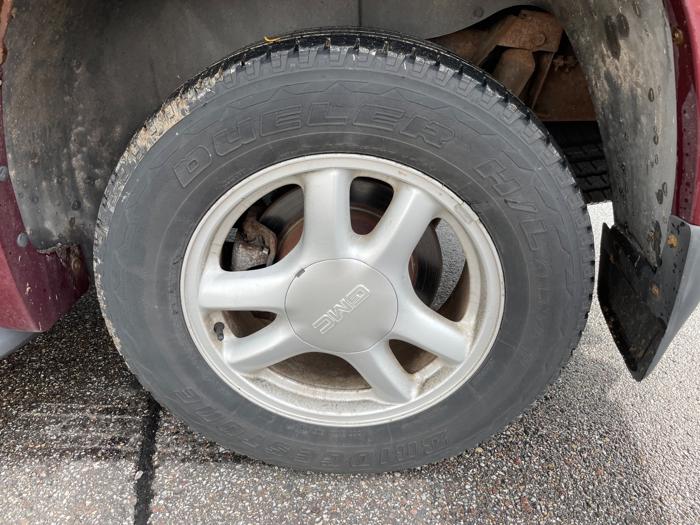 2004 gmc envoy xuv-sle-4wd with 213685 miles for sale near elk-river, minnesota 6a6bdd5b3c854564948830f41c635a23.jpeg