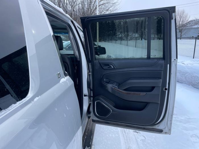 2015 chevrolet suburban lt-1500-4wd with 195173 miles for sale near white-bear-lake, minnesota 6b32654e0e3a439cbc284e628405adea.jpeg