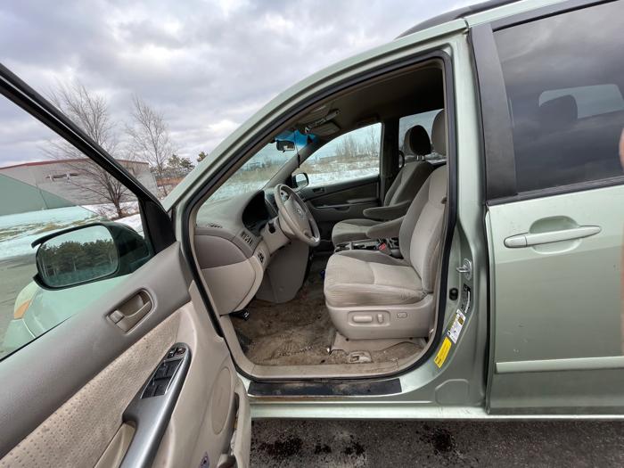 2009 toyota sienna ce-fwd-7-passenger with 176555 miles for sale near elk-river, minnesota 6bcf334d7d39405ea18398ec6595a80d.jpeg