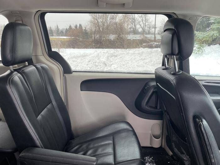 2013 chrysler town-&-country touring with 131164 miles for sale near fridley, minnesota 6e2fc1d930404954a7aa996b6347176f.jpeg