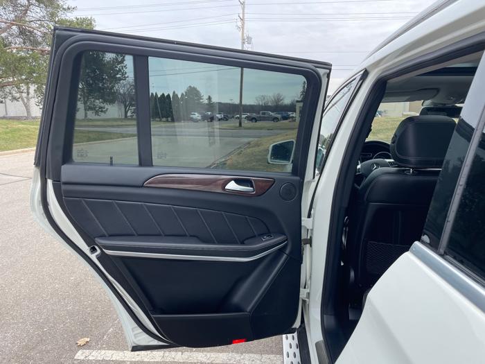 2013 mercedes-benz gl-class gl450-4matic with 111773 miles for sale near eden-prairie, minnesota 6eddca52640843b2b3531669eb837c5b.jpeg