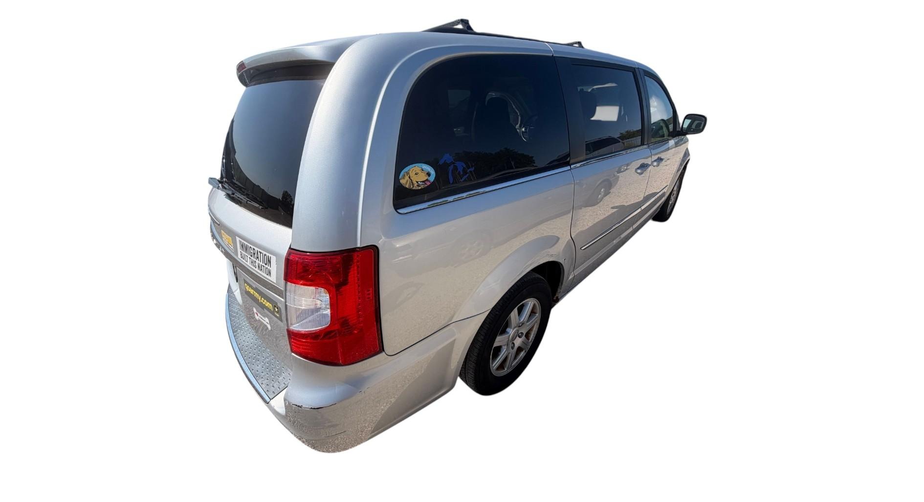 2011 chrysler town-&amp;-country touring with 128014 miles for sale near elk-river, minnesota 6ef877a98eae482f8b09e9b63be1b47d.jpg