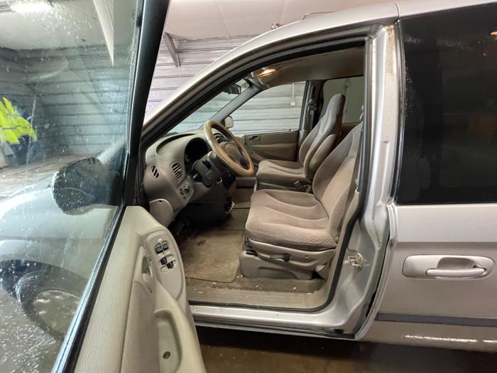 2003 chrysler voyager lx with 147148 miles for sale near elk-river, minnesota 6f2739591ee94720a548fec5cca69775.jpeg