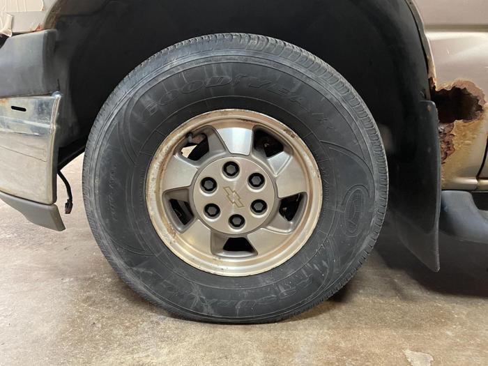 2002 chevrolet suburban 1500-4wd with 264133 miles for sale near elk-river, minnesota 6f90d80cd2634c67adc0c73574a39f59.jpg