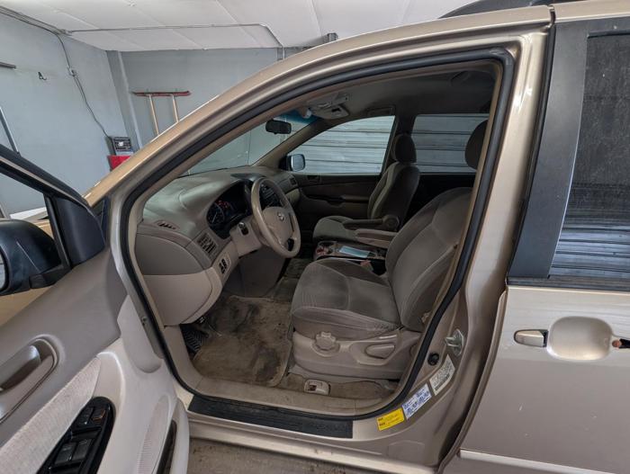 2004 toyota sienna le---7-passenger with 223147 miles for sale near elk-river, minnesota 6fd7d8ce0d49433e9ac67917bd713a4b.jpg