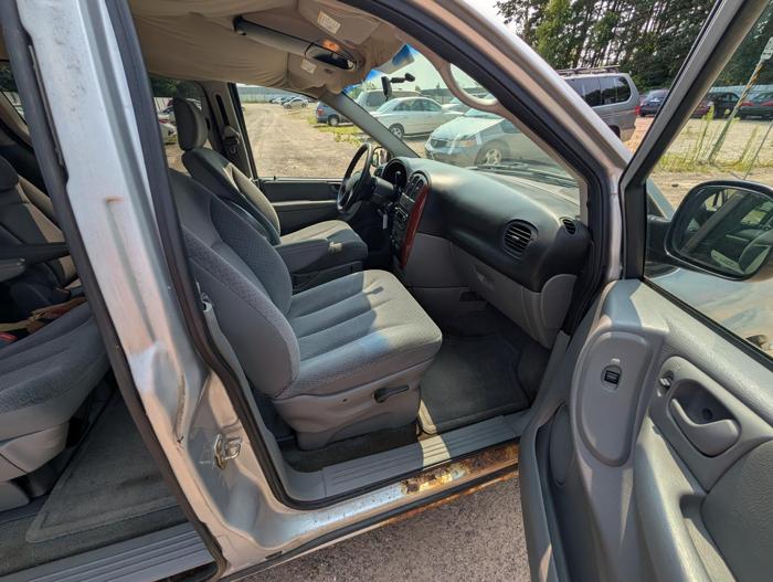2006 chrysler town-&amp;-country lx with 222575 miles for sale near elk-river, minnesota 70bd930081b140389d349cb988762ecf.jpg