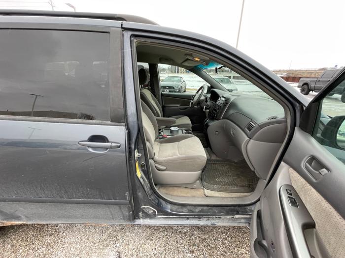2009 toyota sienna ce-fwd-7-passenger with 230582 miles for sale near rochester, minnesota 71c5c3b9bb31464382d7116812e7328e.jpeg