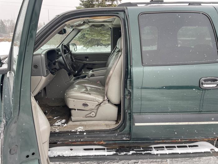 2004 chevrolet suburban 1500-4wd with 177654 miles for sale near fridley, minnesota 71e547268e294290bfae31496fea0ba0.jpeg