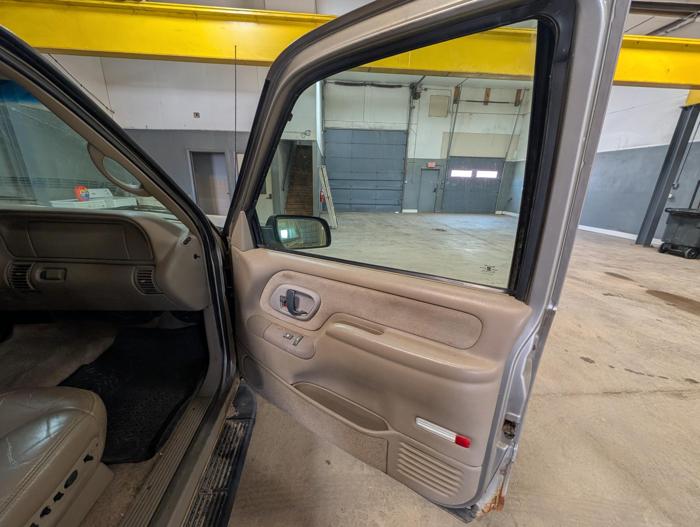 1999 chevrolet suburban k1500-4wd with 225203 miles for sale near elk-river, minnesota 724000c155b14401ae227dd16e52798b.jpg