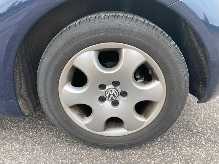 2003 volkswagen new-beetle gls-2.0l-convertible with 105377 miles for sale near elk-river, minnesota 72ad87b225d7413881a78aff45a23391.jpeg