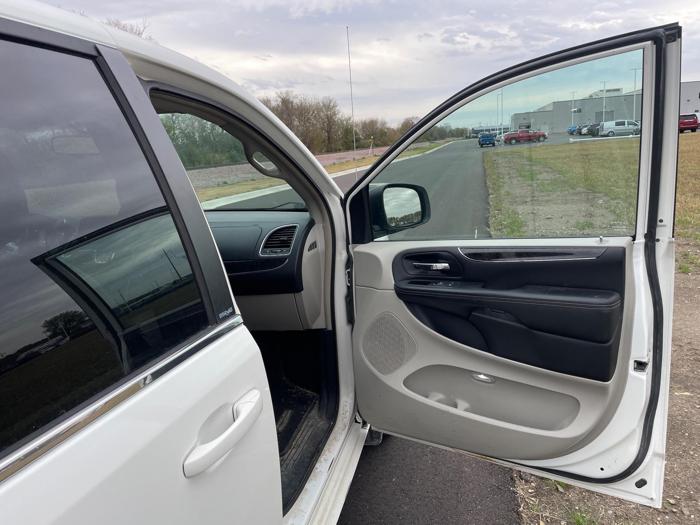 2013 chrysler town-&-country touring with 169086 miles for sale near elk-river, minnesota 731555d24d0346ceb46293d6117104fa.jpeg