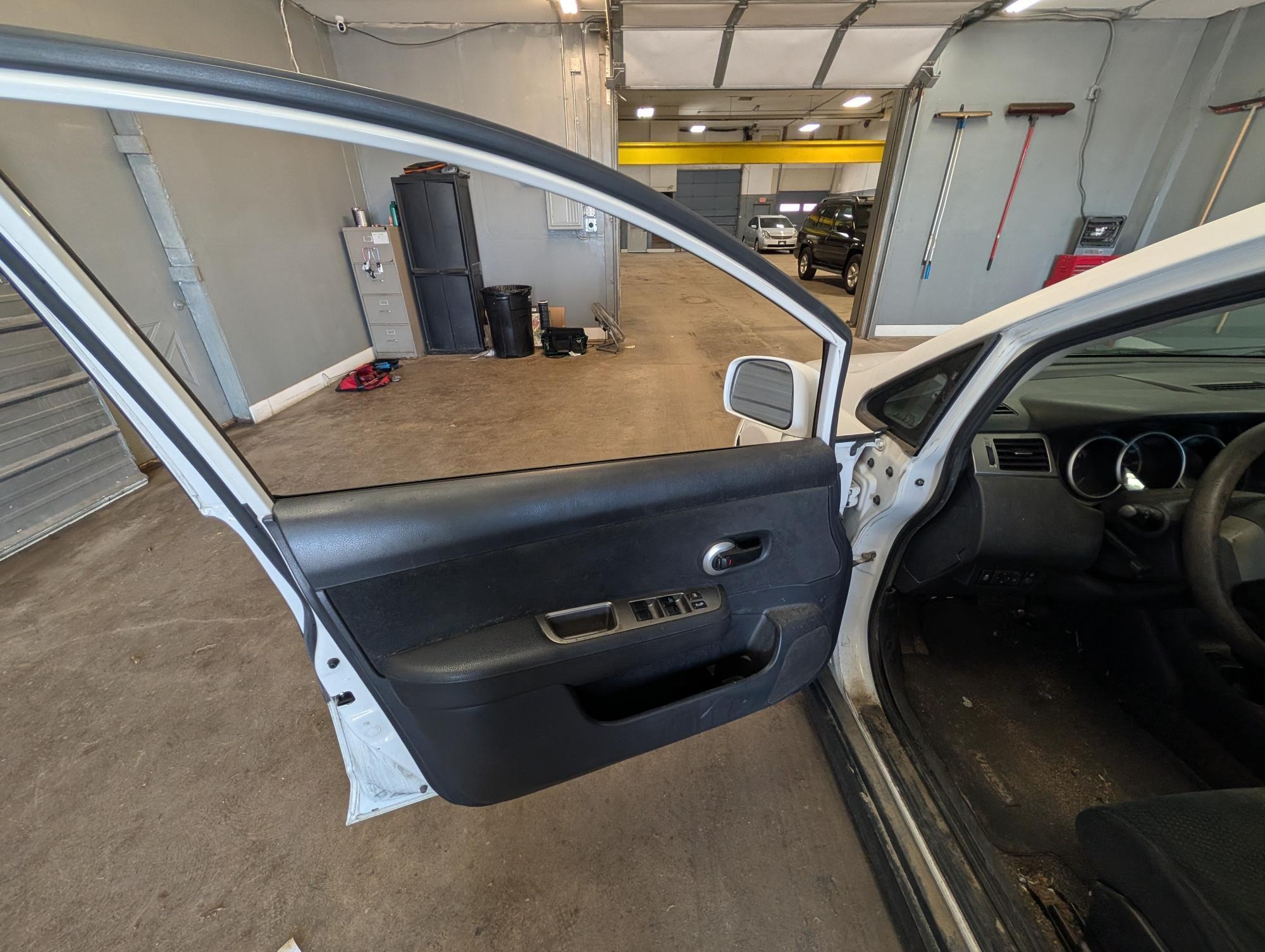 2012 nissan versa 1.8-sl-hatchback with 235732 miles for sale near elk-river, minnesota 733b91c63d78404f8fc509f274c11b4c.jpg