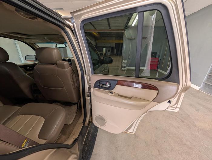2004 gmc envoy sle-4wd with 196701 miles for sale near elk-river, minnesota 735a49f98c1d4bb6b6e7b321d80a1e18.jpg