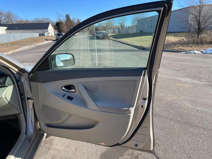 2008 toyota camry with 232997 miles for sale near elk-river, minnesota 73918a079aa04e95bf72307f968ce787.jpg