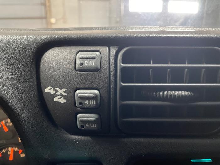 2002 chevrolet blazer 2-door-4wd-ls with 141544 miles for sale near elk-river, minnesota 73d44ca435da4036a532edcde9816c6d.jpeg