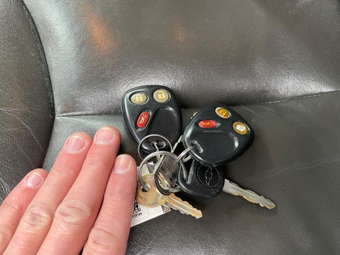 2005 chevrolet silverado-1500 ls-crew-cab-4wd with 291163 miles for sale near fridley, minnesota 73eae37959f441dcb91149a008fe8269.jpeg